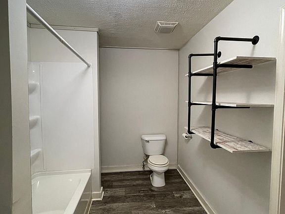 5th image of 612 Douglas Ave APT 4