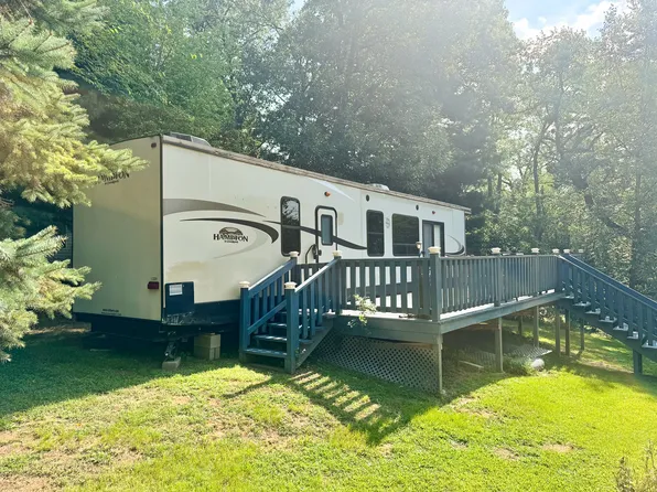 10/208 Woodhaven Dr E, Sublette, IL 61367