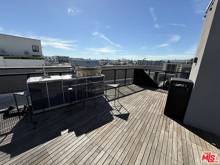 1130 N Orange Dr #101 — Photo 17
