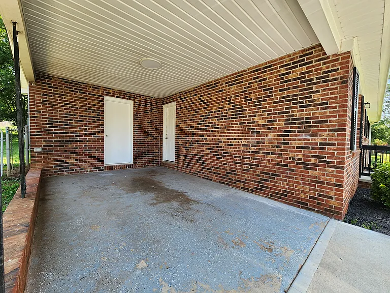 445 Summerland Dr — Photo 18