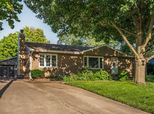 8041 Ridgeview Dr, Des Moines, IA 50320