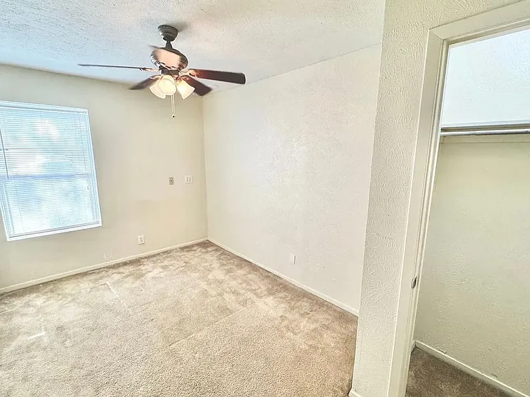 1115 N Austin St — Photo 25