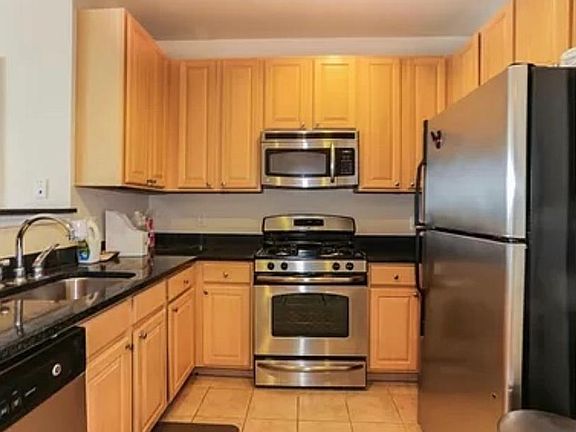 5th image of 2445 Army Navy Dr #415