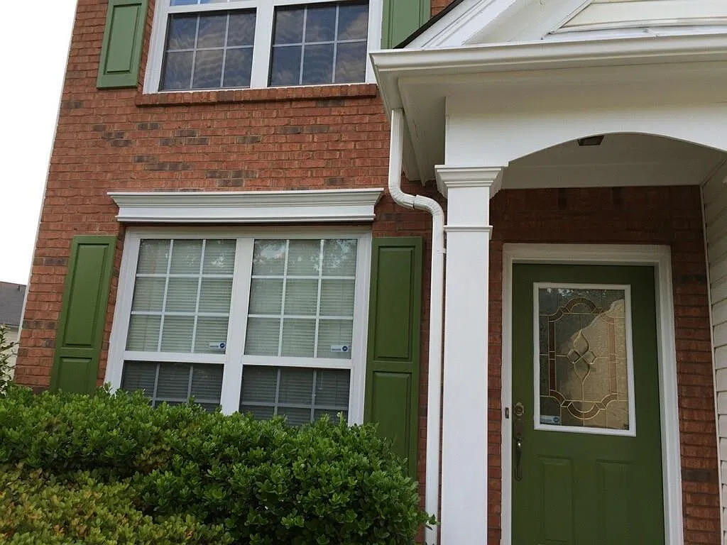 3 bed, 2.5 bath, 1155 sqft, $2,300 — Photo 2