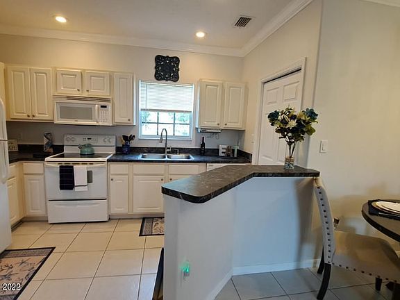 4th image of 160 S Shepard Dr APT 8