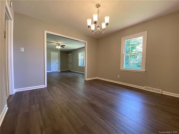 5th image of 230 Ghent Ct