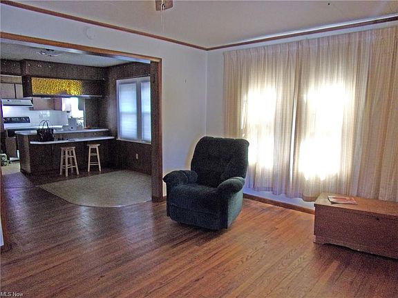 5th image of 423 Bettie St