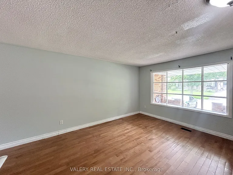 63 Paperbirch Cres #A — Photo 18