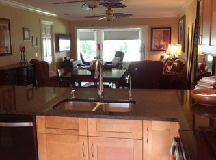 418 Bennington Ln, Lake Worth, FL 33467