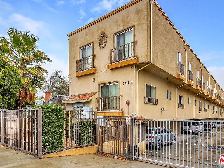 7338 Balboa Blvd #6 — Photo 24