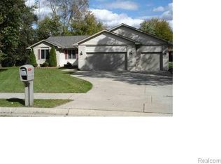 2301 Blue Heron Ct, Fenton, MI 48430