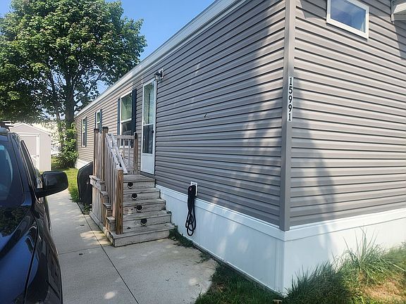 2nd image of 15991 Villaire Ave