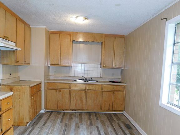 5th image of 175 N Harney St