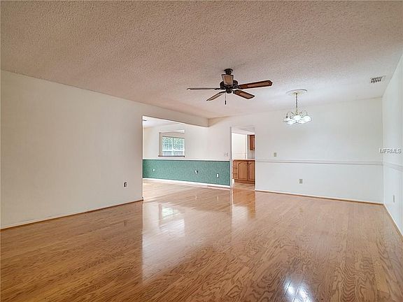 3rd image of 3112 Foxwood Dr