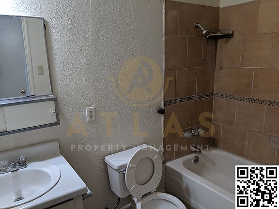 5th image of 1414 E Oak St APT C