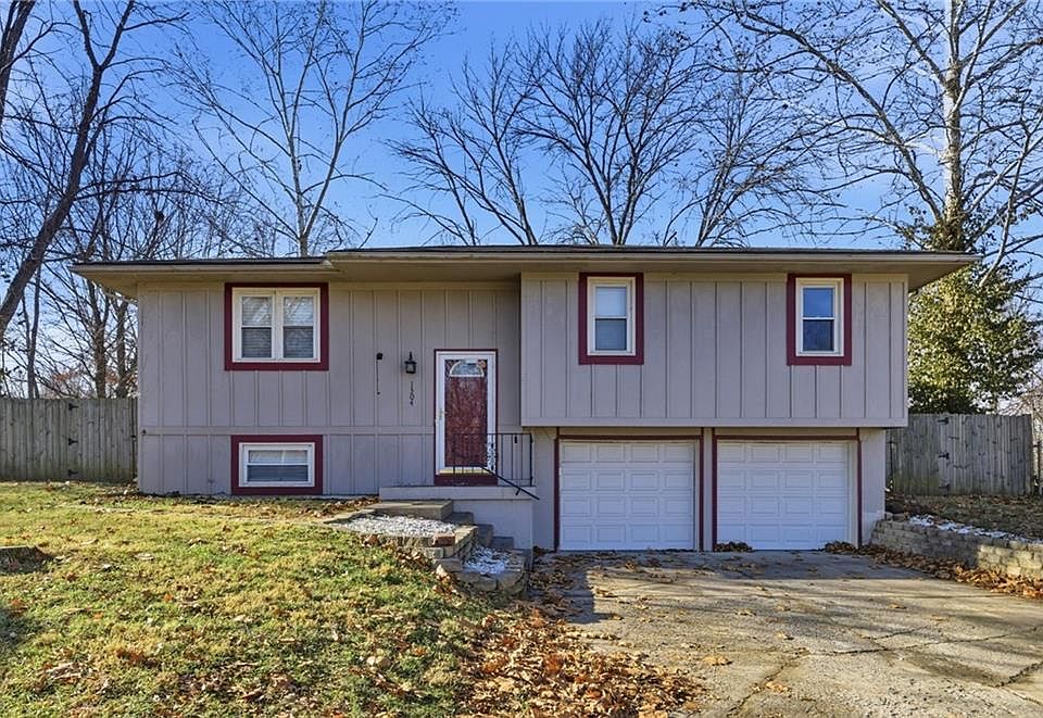 1st image of 1304 SE Queens Ct