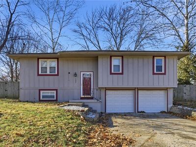 1304 SE Queens Ct, Oak Grove, MO, 64075