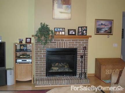 2nd image of 844 Oxbow Dr NE