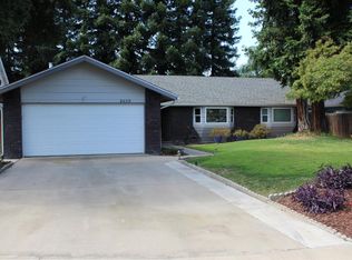 2409 E Harvard Ct, Visalia, CA 93292