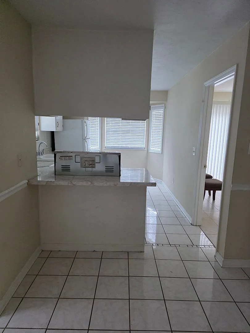 Convenient Living Near Lincoln High 3725 Sutor Court — Photo 4