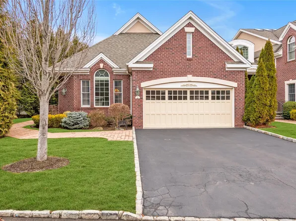 2 Hathaway Lane, Manhasset, NY 11030