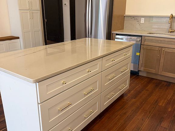 3rd image of 607 Main St #3