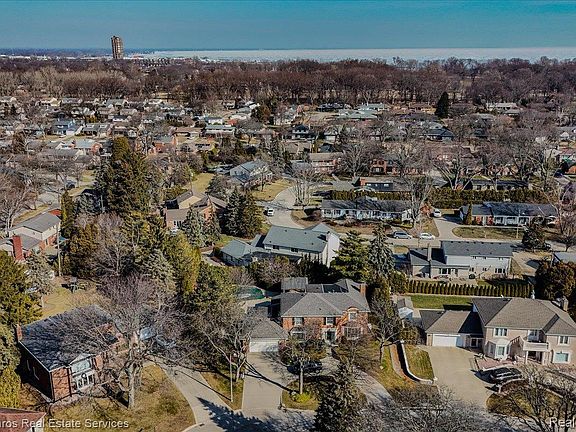 4th image of 75 S Duval Rd