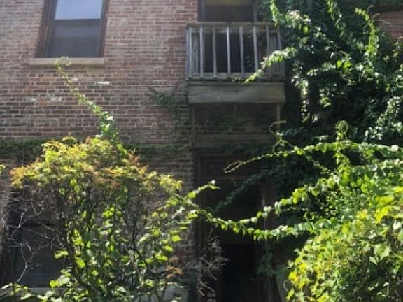 3rd image of 136 Green St