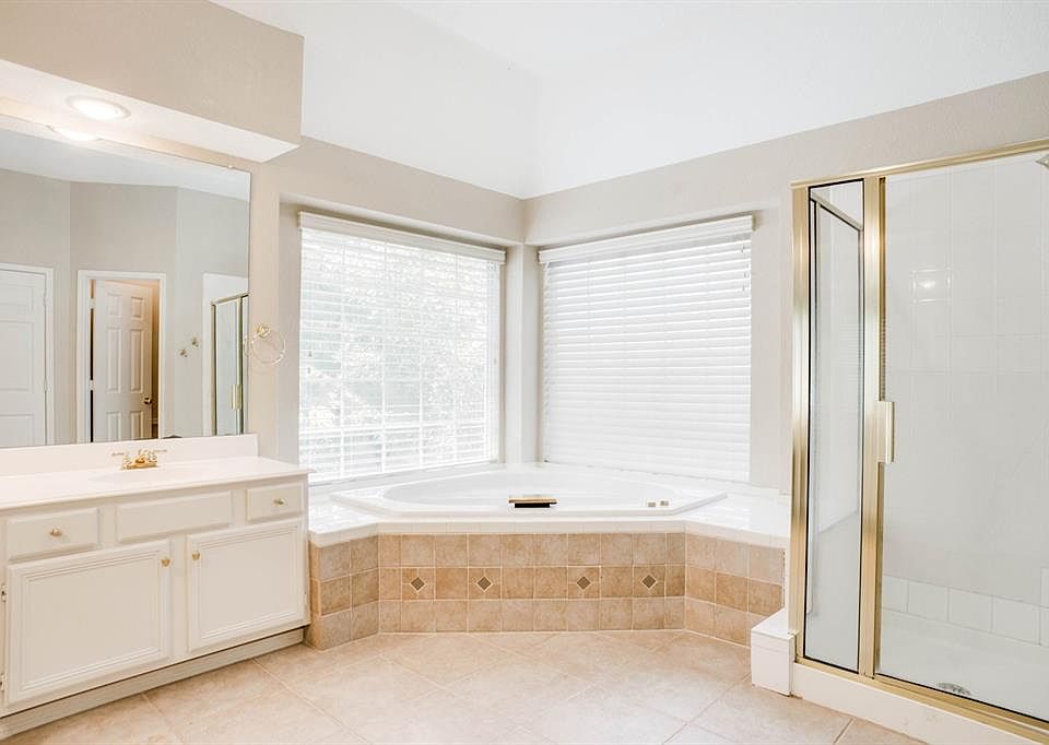 1st image of 1094 Woodbriar Dr