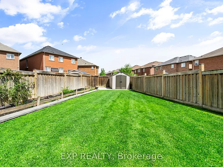 131 Greenwood Rd — Photo 32
