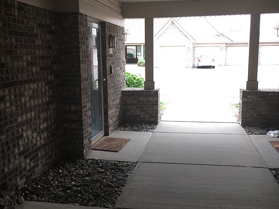 5th image of 820 Brandon Ave #1