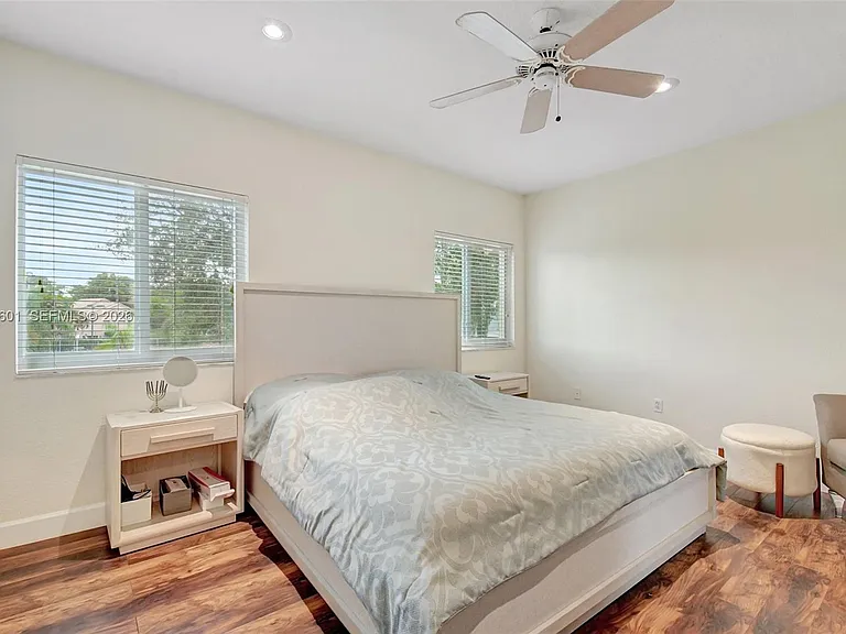 16339 Malibu Dr #22 — Photo 23