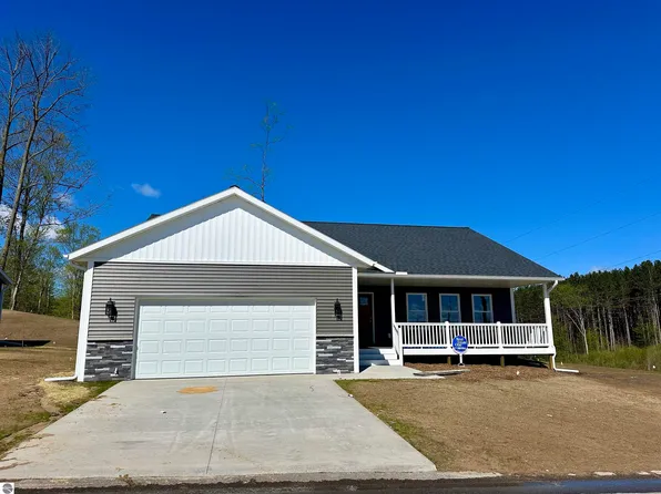 1416 Umber Dr, Traverse City, MI 49696