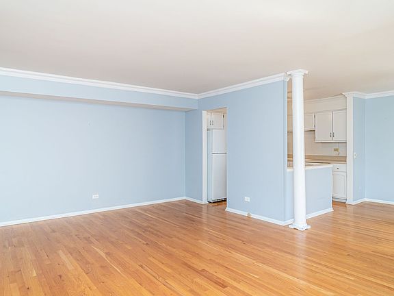 5th image of 420 Linden Ave APT 403