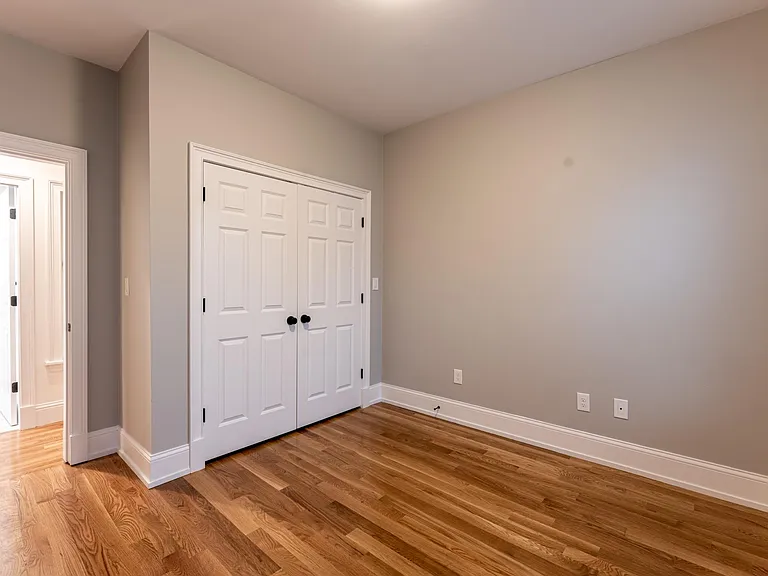 305 W 3rd St #2 — Photo 11