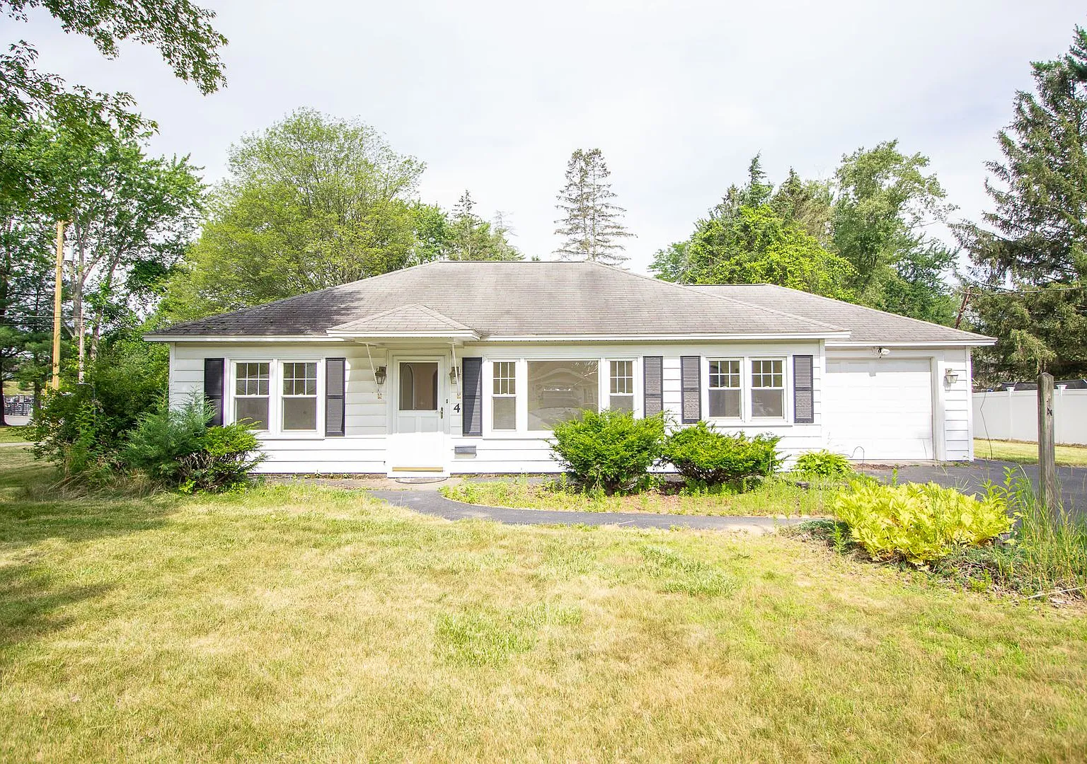 3 BD 1 BA South Bethlehem Schools — Photo 1