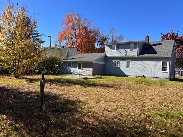 2089 Memorial Dr, South Hadley, MA 01075