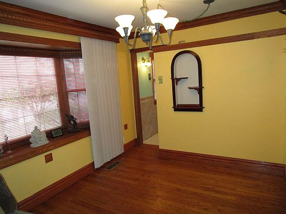 3rd image of 1282 Greenbay Ave