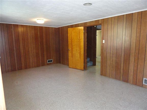 3rd image of 420 Hillcrest Dr