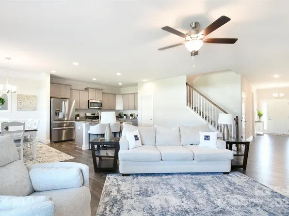 221 Mountain Island Dr, Statesville, NC 28677