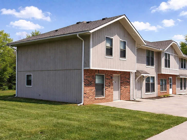 219 N Garrison Ave — Photo 1