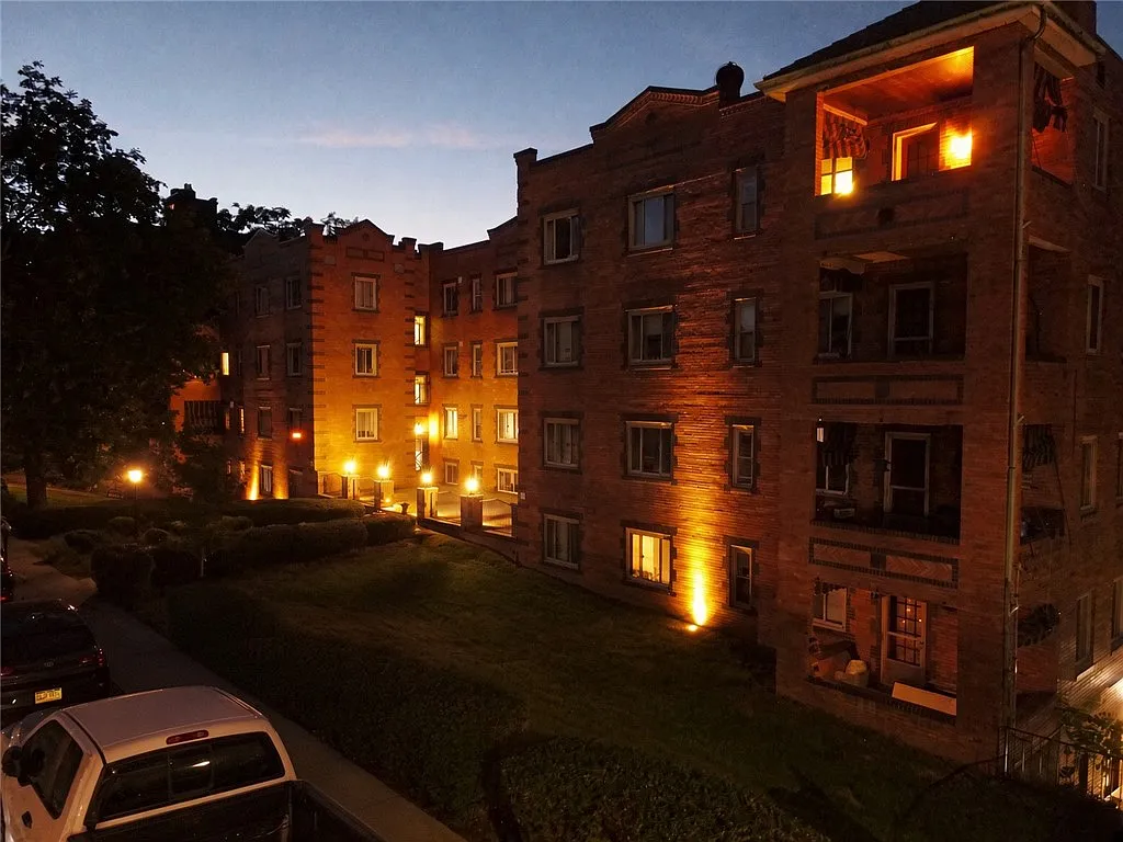 2 bed, 1200 sqft, $1,605 — Photo 3