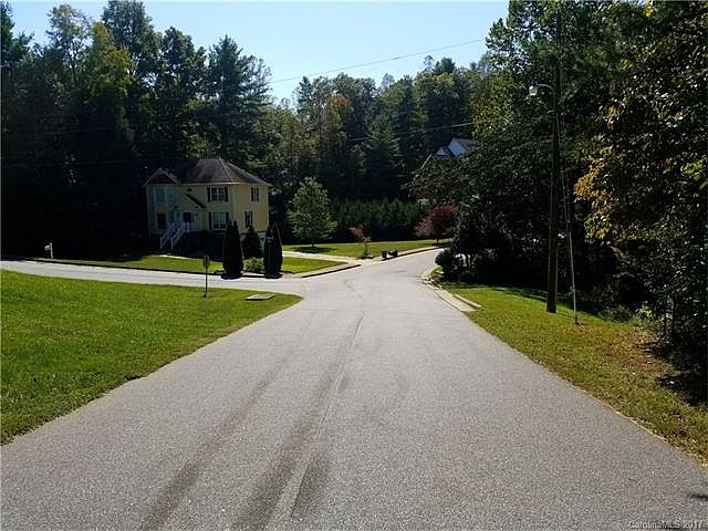 2nd image of 304 Georgetown Ln