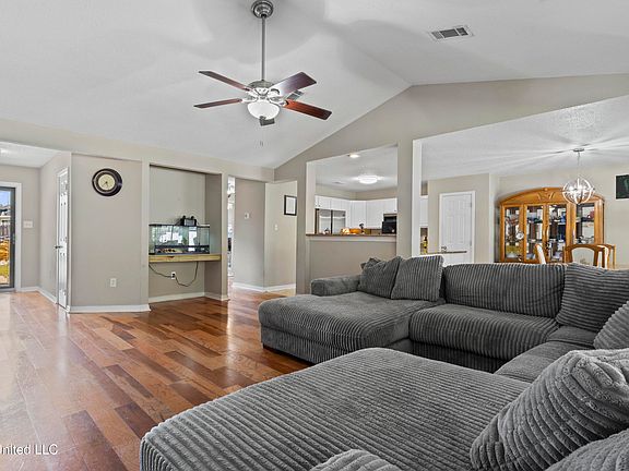 5th image of 11272 Riverbend Dr