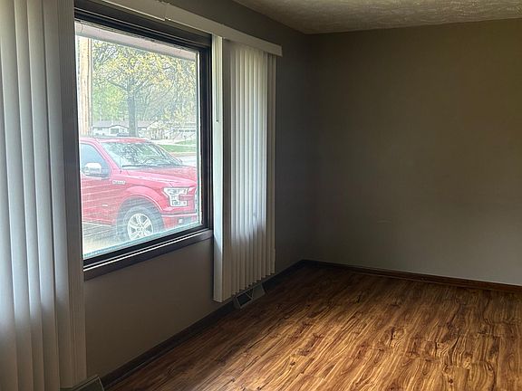 2nd image of 5015 South St