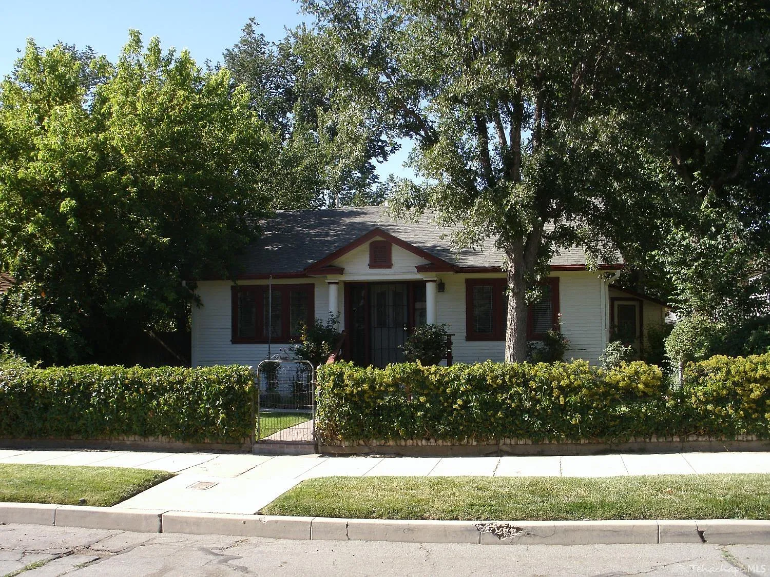 123 W D St photo 1