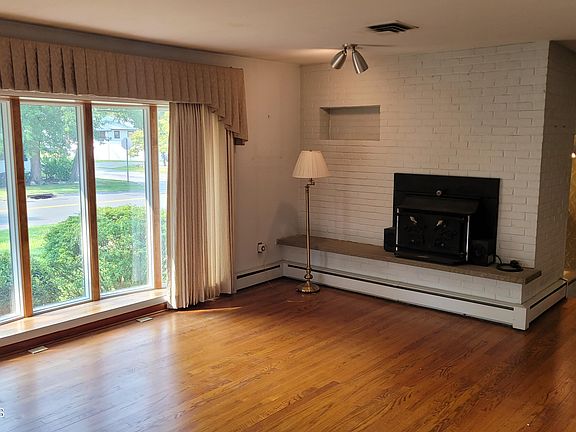 5th image of 10 Beachwood Boulevard