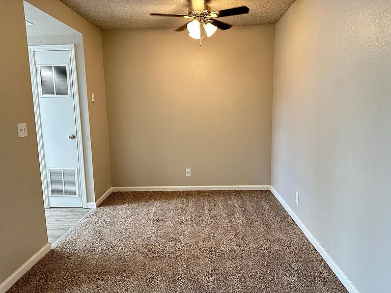 400 W Gettysburg Ave — Photo 34