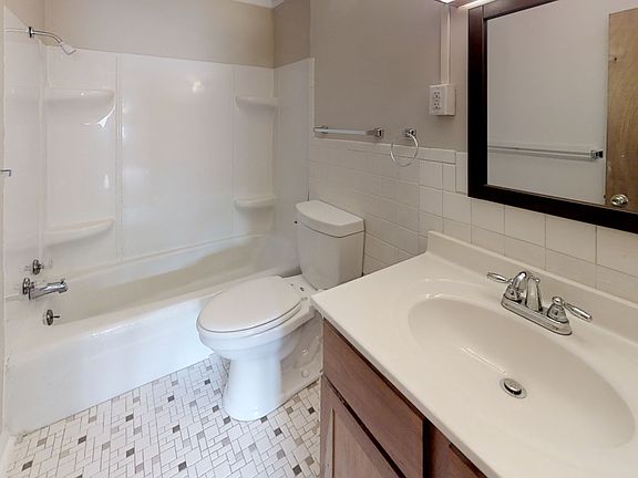 3rd image of 117 Church St APT 101