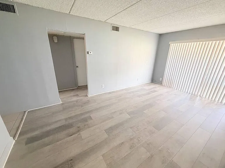 1501 Crescent Cir #C19 — Photo 3